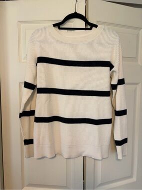 LLBean Cream and Black Striped Women's Sweater - Classic Crewneck